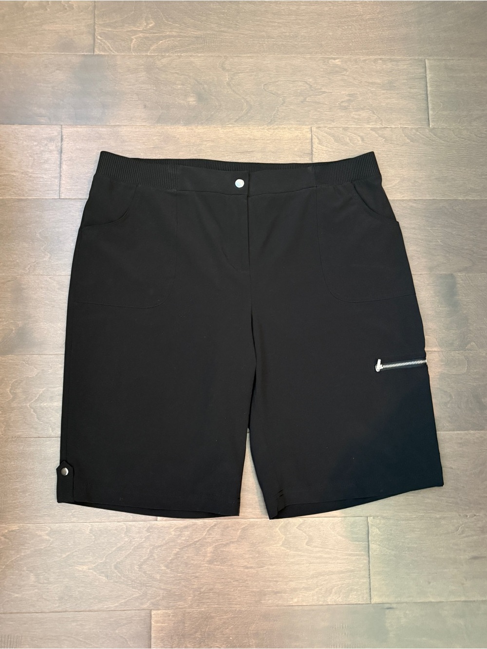 Chico's Black Zenergy Bermuda Shorts Side Zip Pocket Detail Sz 12 Chicos 2